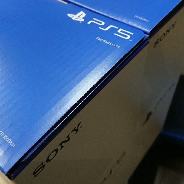 PlayStation(プレイステーション)の2台 カートン箱発送 SONY PlayStation5 CFI-1000A01 エンタメ/ホビーのゲームソフト/ゲーム機本体(家庭用ゲーム機本体)の商品写真