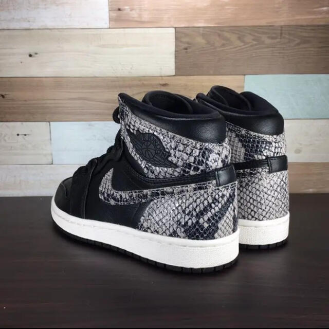 NIKE AIR JORDAN 1 RETRO HI PRM 23.5cm apsl.ae
