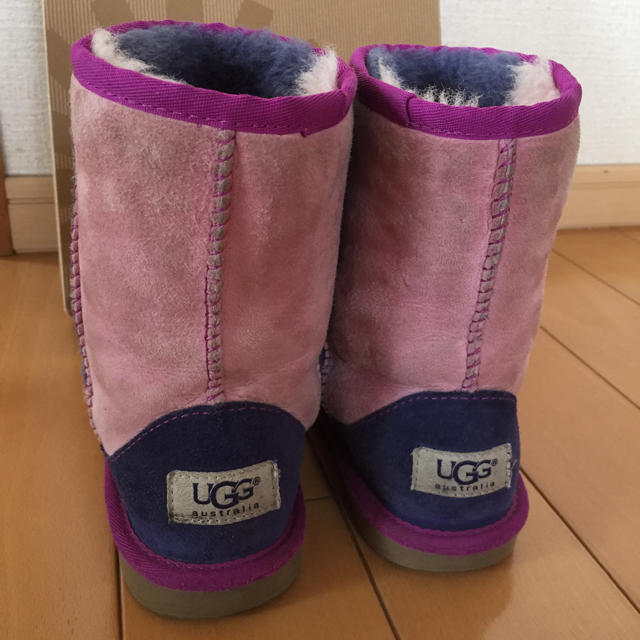 UGG(アグ)のUGGキッズ19センチ キッズ/ベビー/マタニティのキッズ靴/シューズ(15cm~)(ブーツ)の商品写真