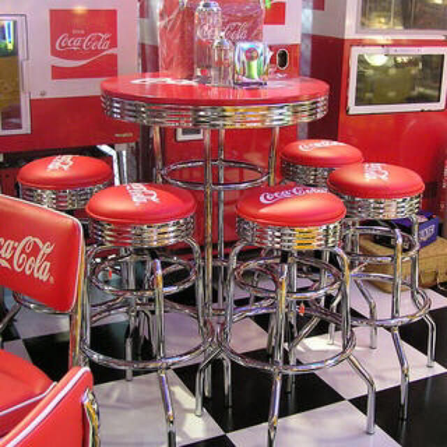 コカ・コーラ(コカコーラ)のCoca-Cola コカ・コーラ ハイテーブル＆スチール5点セット美品 値下げ インテリア/住まい/日用品の机/テーブル(バーテーブル/カウンターテーブル)の商品写真