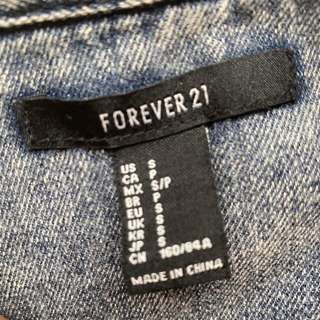 FOREVER 21(フォーエバートゥエンティーワン)のデニム　ワンピース　レディース　デニムジャケット　デニムシャツ　シャツワンピ　服 レディースのトップス(シャツ/ブラウス(長袖/七分))の商品写真