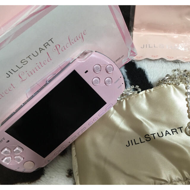 JILLSTUART(ジルスチュアート)のPSP★JILL STUART限定モデル エンタメ/ホビーのゲームソフト/ゲーム機本体(携帯用ゲーム機本体)の商品写真