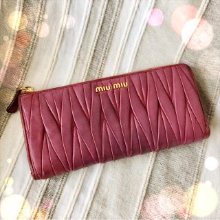 ミュウミュウ(miumiu)の【送料込】miumiu 長財布 ピンク(財布)