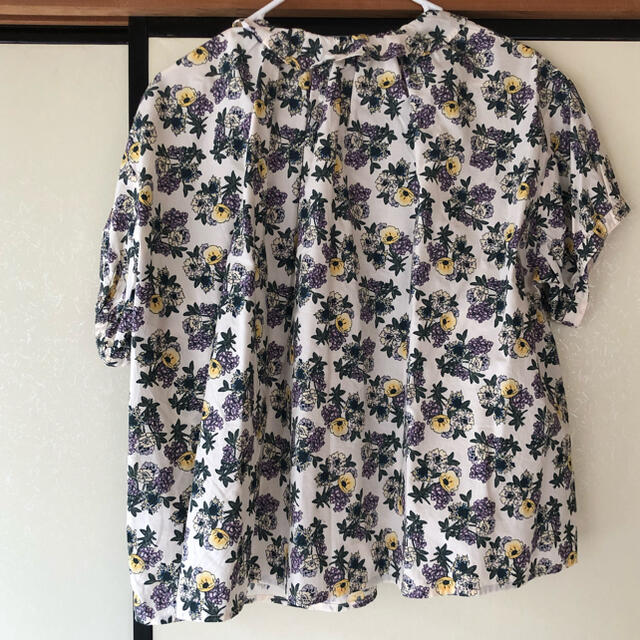 SM2(サマンサモスモス)の花柄トップス レディースのトップス(シャツ/ブラウス(半袖/袖なし))の商品写真