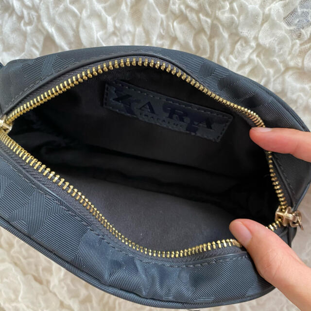 ZARA(ザラ)のZARA ザラ　迷彩　ネイビー　ウエストポーチ　バック レディースのバッグ(ボディバッグ/ウエストポーチ)の商品写真