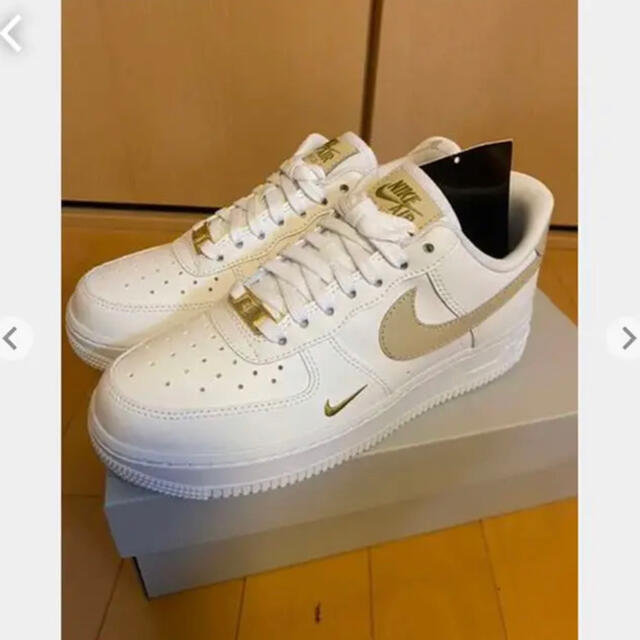 NIKE(ナイキ)のWMNS AIRFORCE 1 '07 ESS エアフォース エッセンシャル レディースの靴/シューズ(スニーカー)の商品写真