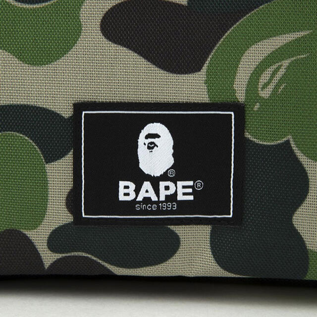 A BATHING APE(アベイシングエイプ)のBAPE 2021 AUTUMN/WINTER COLLECTION2冊セット エンタメ/ホビーの雑誌(ファッション)の商品写真