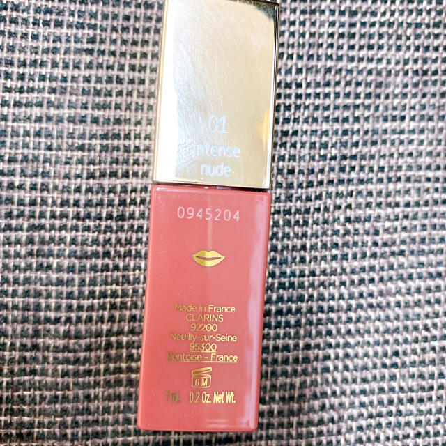 CLARINS(クラランス)のCLARINS リップコンフォートオイルインテンス 01 インテンスヌード コスメ/美容のベースメイク/化粧品(リップグロス)の商品写真