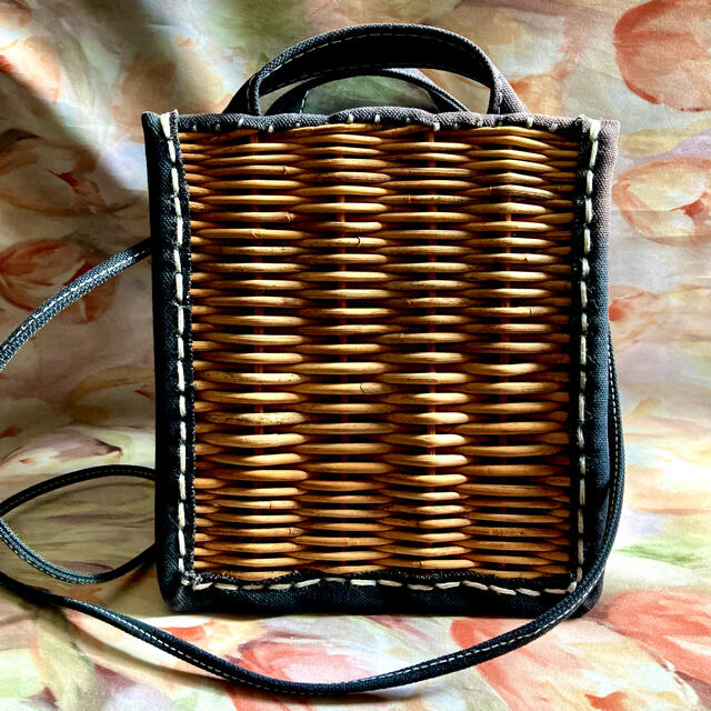 mina perhonen(ミナペルホネン)のエバゴスebagos 防水キャンバスkago bukuroショルダー レディースのバッグ(かごバッグ/ストローバッグ)の商品写真