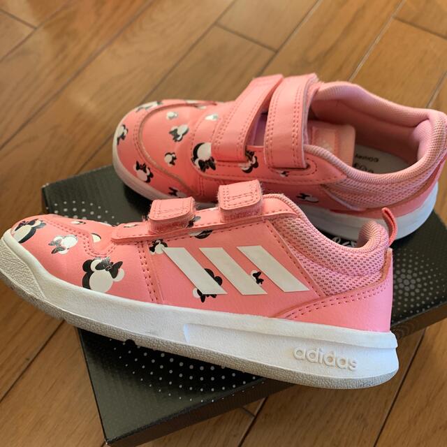 adidas(アディダス)の【専用】美品　adidas Disneyコラボ　ミニー　16cm  キッズ/ベビー/マタニティのキッズ靴/シューズ(15cm~)(スニーカー)の商品写真