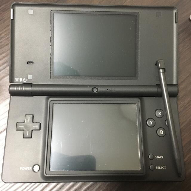 任天堂(ニンテンドウ)の【Pom様専用】任天堂DSi(ブラック)とカセット1本セット エンタメ/ホビーのゲームソフト/ゲーム機本体(携帯用ゲーム機本体)の商品写真