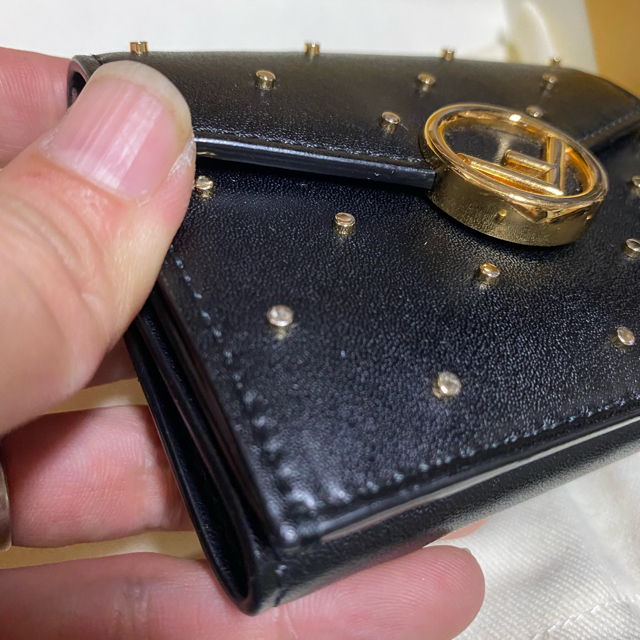 fendi スタッズ 三つ折り財布 8M0395 4