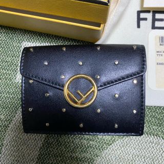 フェンディ(FENDI)のfendi スタッズ  三つ折り財布　8M0395(財布)