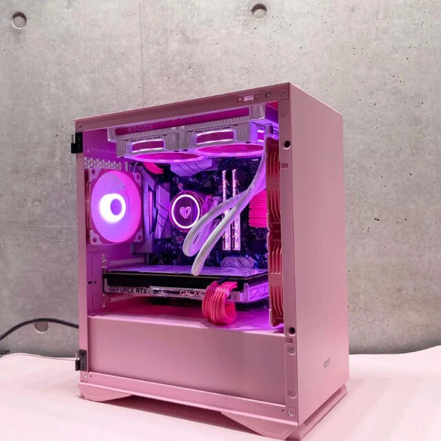 ピンクのかわいいゲーミングPC