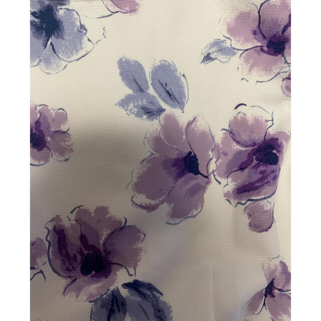 Jewel Changes(ジュエルチェンジズ)の美品　ジュエルチェンジズ　パープル　花柄　ワンピース レディースのワンピース(ひざ丈ワンピース)の商品写真
