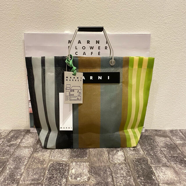 新品 MARNI マルニフラワーカフェ ソフトベージュ ストライプバッグ 人気