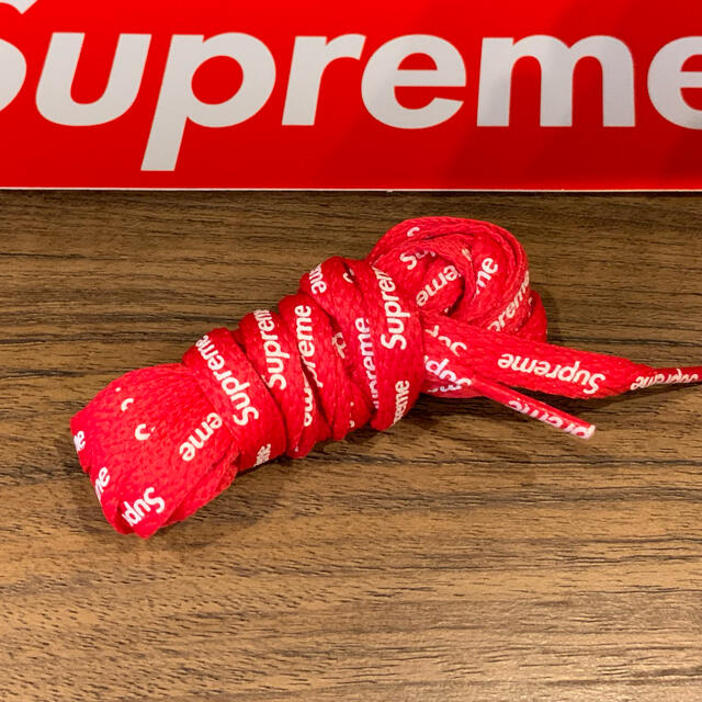 Supreme(シュプリーム)のsupreme 靴紐　シューレース　ステッカー付き メンズの靴/シューズ(スニーカー)の商品写真