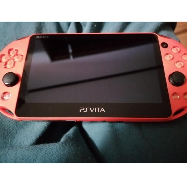 PlayStation Vita(プレイステーションヴィータ)のPlayStation Vita PCH-2000 WiFi エンタメ/ホビーのゲームソフト/ゲーム機本体(携帯用ゲーム機本体)の商品写真