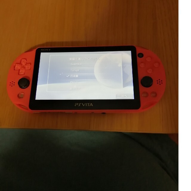 PlayStation Vita(プレイステーションヴィータ)のPlayStation Vita PCH-2000 WiFi エンタメ/ホビーのゲームソフト/ゲーム機本体(携帯用ゲーム機本体)の商品写真