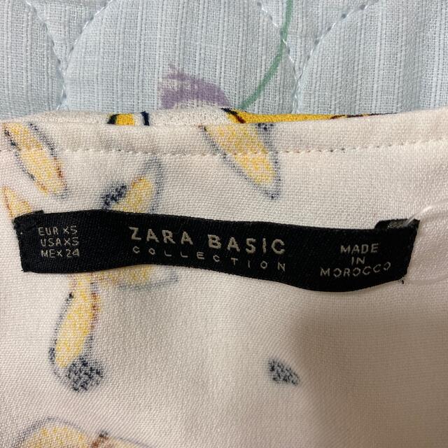 ZARA(ザラ)のZARA BASIC 花柄　トップス レディースのトップス(カットソー(半袖/袖なし))の商品写真