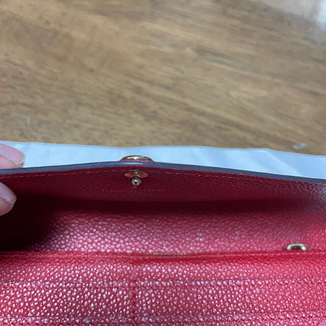 LOUIS VUITTON(ルイヴィトン)のVUITTON 赤　財布　中古 メンズのファッション小物(長財布)の商品写真