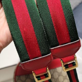 大幅値下げ!ホリデーコレクション グッチ リュック 赤蛇