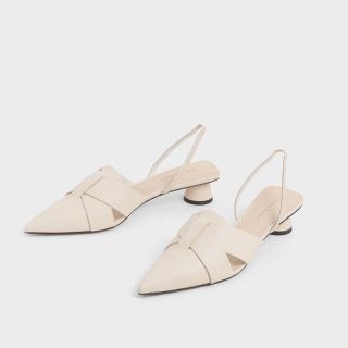 チャールズアンドキース(Charles and Keith)のCHARLES&KEITH❤️ クリスクロスシリンドリカルヒール (ハイヒール/パンプス)