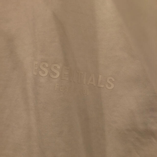 FEAR OF GOD(フィアオブゴッド)のFOG ESSENTIALS  tシャツ メンズのトップス(Tシャツ/カットソー(半袖/袖なし))の商品写真