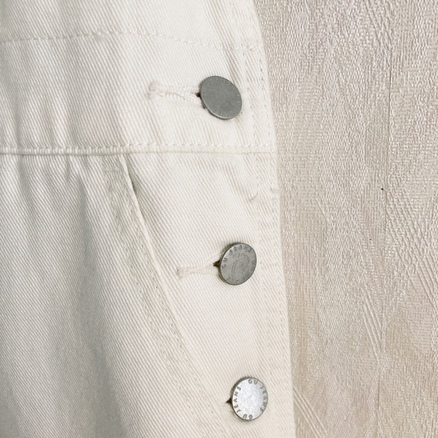 GU(ジーユー)のGU サロペット オーバーオール ホワイト レディースのパンツ(サロペット/オーバーオール)の商品写真