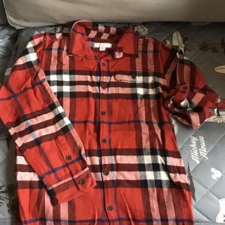 バーバリー(BURBERRY)の新品　バーバリー　ネルシャツ　レッド150(ブラウス)