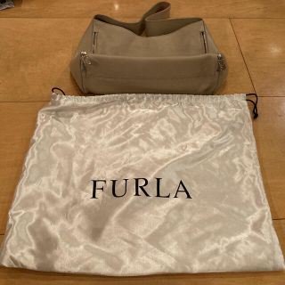 フルラ(Furla)のFURLAショルダーバッグ　ベージュ　袋付き　横30㌢×縦10㌢×高さ22㌢(ショルダーバッグ)