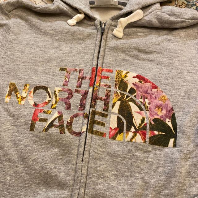 THE NORTH FACE(ザノースフェイス)のTHE NORTH FACE ボタニカル柄 パーカー レディースのジャケット/アウター(ナイロンジャケット)の商品写真