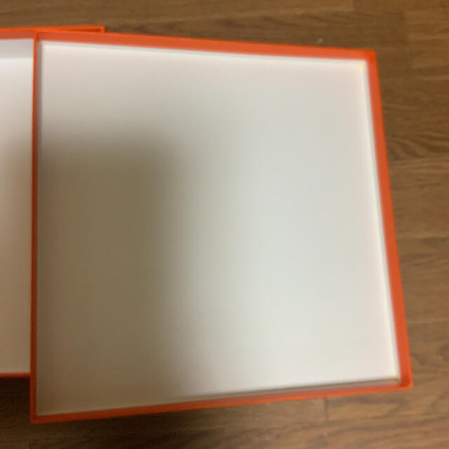 Hermes(エルメス)のHERMES エルメス 空箱 30×30×5センチ レディースのバッグ(ショップ袋)の商品写真