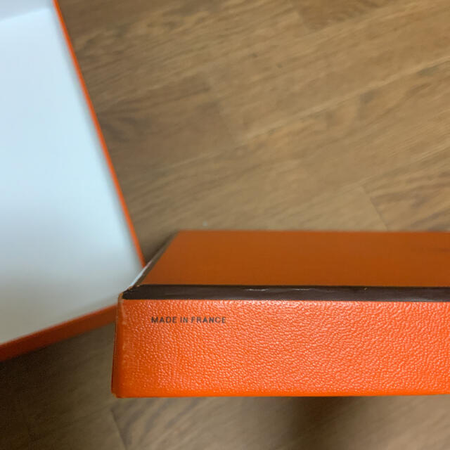 Hermes(エルメス)のHERMES エルメス 空箱 30×30×5センチ レディースのバッグ(ショップ袋)の商品写真