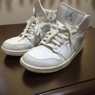 ナイキ(NIKE)のナイキエアジョーダン1 MID ホワイト(スニーカー)