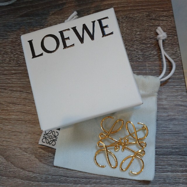 LOEWEブローチレディース