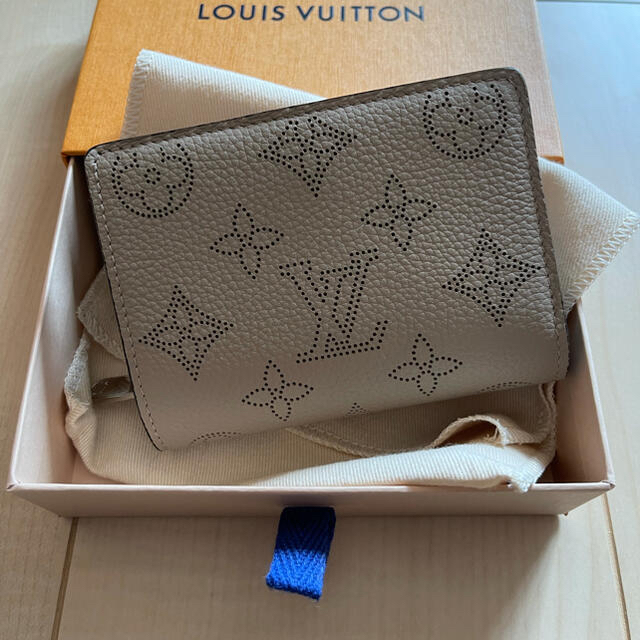 LOUIS VUITTON - 数回使用《ルイヴィトン』ポルトフォイユ・クレア　新作ミニ財布　マヒナレザー
