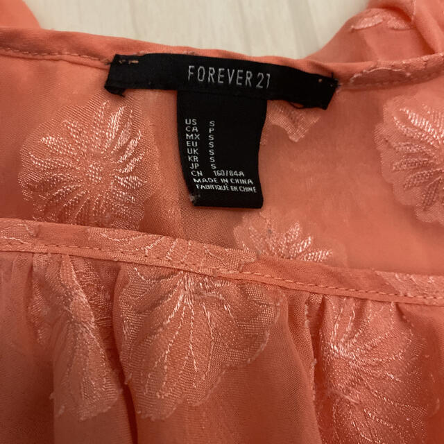 FOREVER 21(フォーエバートゥエンティーワン)のフォーエバー21 Forever21 トップス　オレンジ　ピンクオレンジ　花　透 レディースのトップス(カットソー(半袖/袖なし))の商品写真