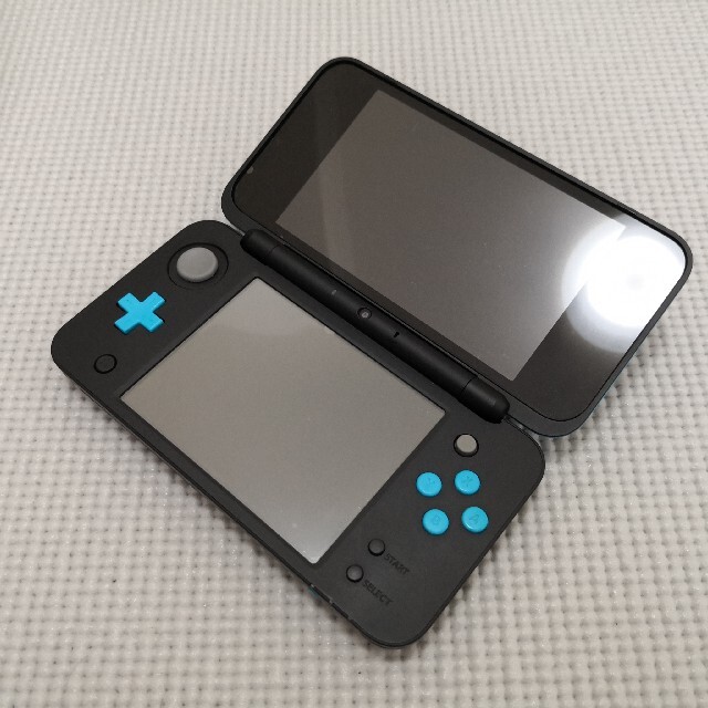 SQUARE ENIX(スクウェアエニックス)のNew Nintendo 2DS LL + DQ5,DQ6,DQ7,DQ8セット エンタメ/ホビーのゲームソフト/ゲーム機本体(携帯用ゲームソフト)の商品写真