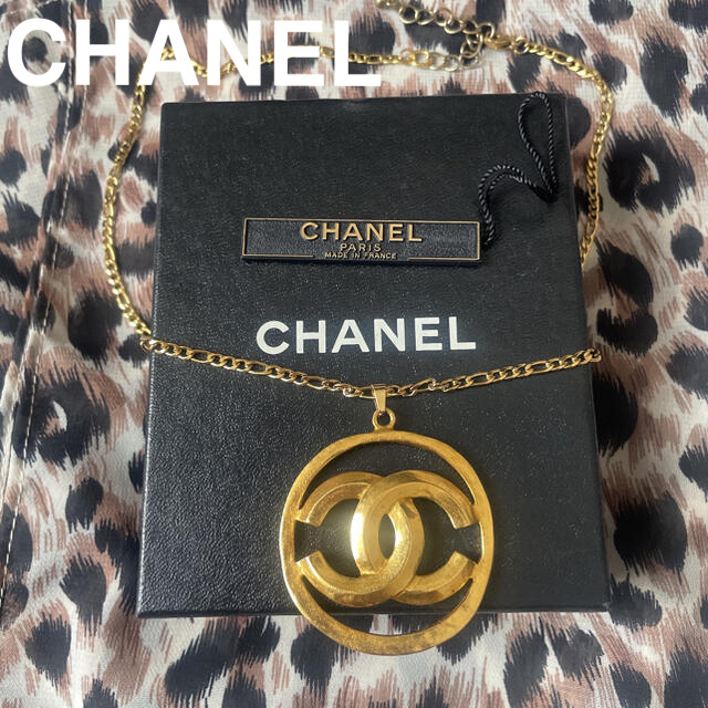 CHANEL(シャネル)のCHANEL確実本物レア希少ヴィンテージでかイヤリングトップ片方  レディースのアクセサリー(ネックレス)の商品写真