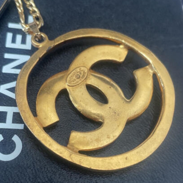 CHANEL(シャネル)のCHANEL確実本物レア希少ヴィンテージでかイヤリングトップ片方  レディースのアクセサリー(ネックレス)の商品写真