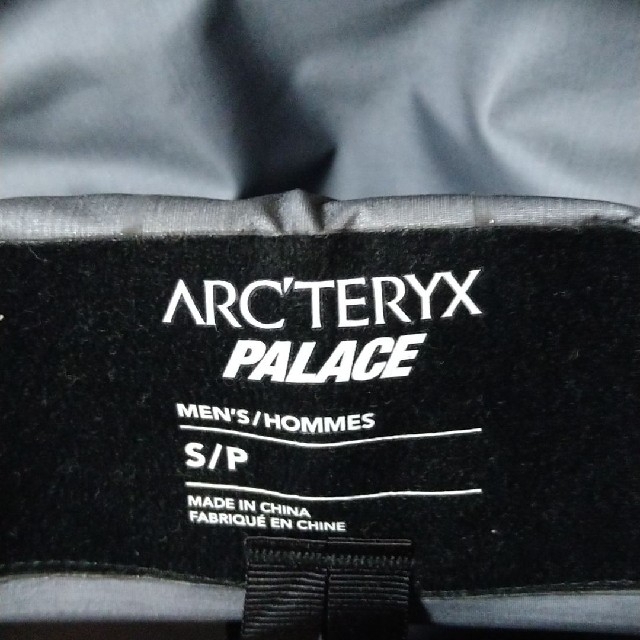 ARC'TERYX(アークテリクス)のダイキング様専用　PALACE アークテリクス Alpha sv メンズのジャケット/アウター(マウンテンパーカー)の商品写真