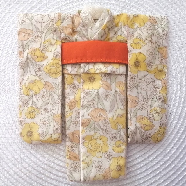 【夢人屋呉服店】ブライス　着物　ボタニカルなお花ボンネットの着物セット(金色) 8