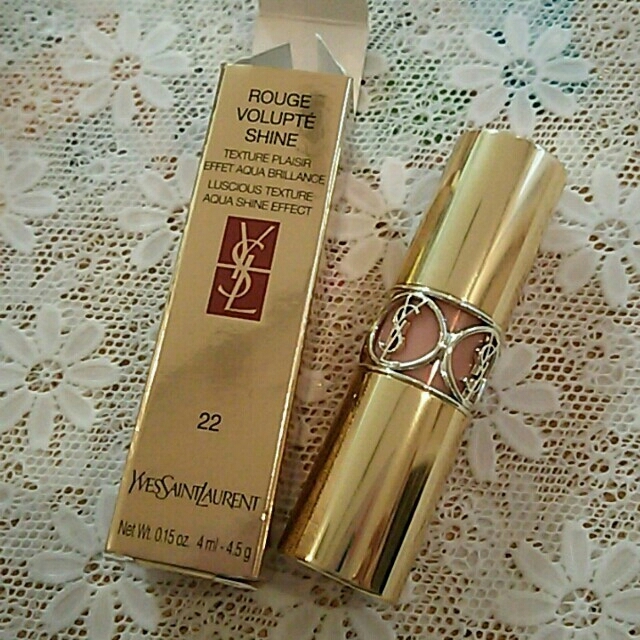 Yves Saint Laurent Beaute(イヴサンローランボーテ)のルージュヴォリプテシャインNO.22 コスメ/美容のベースメイク/化粧品(口紅)の商品写真