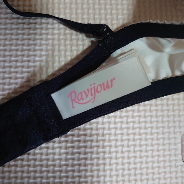 Ravijour(ラヴィジュール)の■新品■Ravijourブラ＋Ｔバック レディースの下着/アンダーウェア(ブラ&ショーツセット)の商品写真