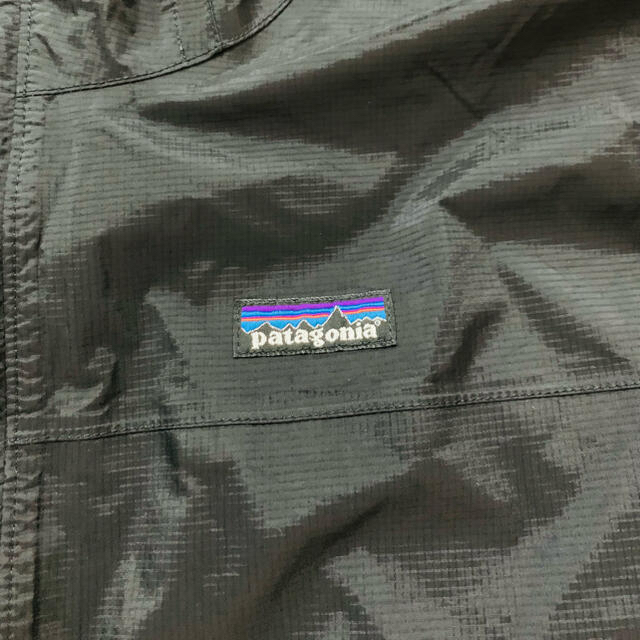 patagonia(パタゴニア)のPatagonia マウンテンパーカー　ブラック　Ｌサイズ メンズのジャケット/アウター(マウンテンパーカー)の商品写真