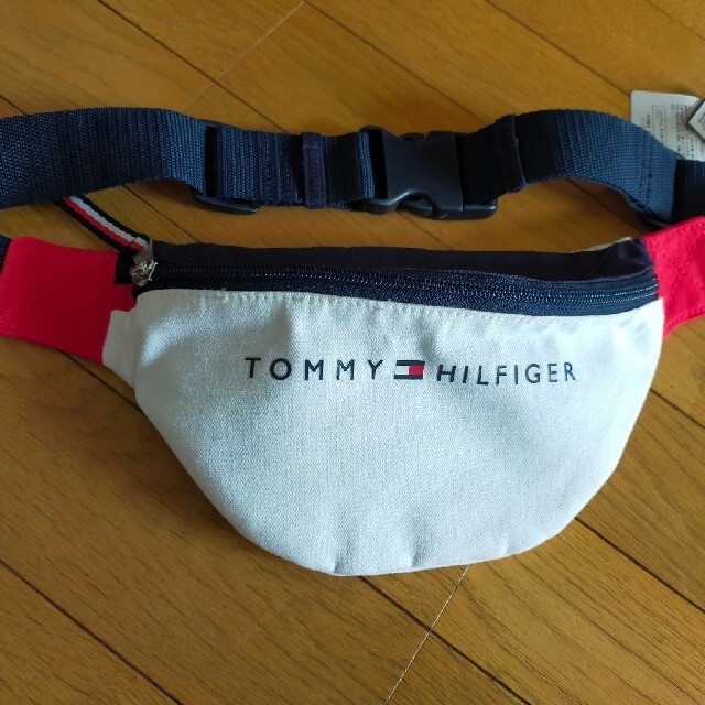 TOMMY HILFIGER(トミーヒルフィガー)の新品　トミーヒルフィガー　ボディバッグ メンズのバッグ(ボディーバッグ)の商品写真