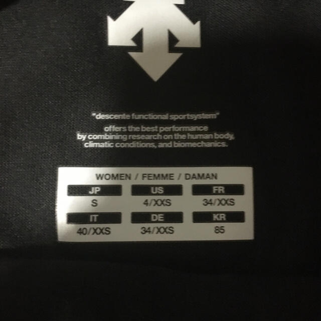 DESCENTE(デサント)のデサントTシャツ　デサントパーカー　レディース Sサイズ レディースのトップス(Tシャツ(半袖/袖なし))の商品写真