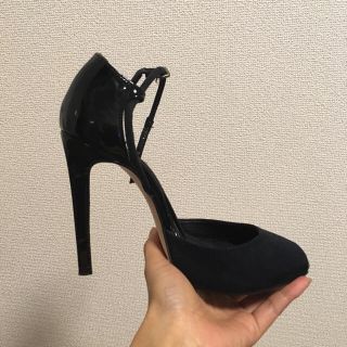 ザラ(ZARA)のZARA ストラップ付パンプス(ハイヒール/パンプス)