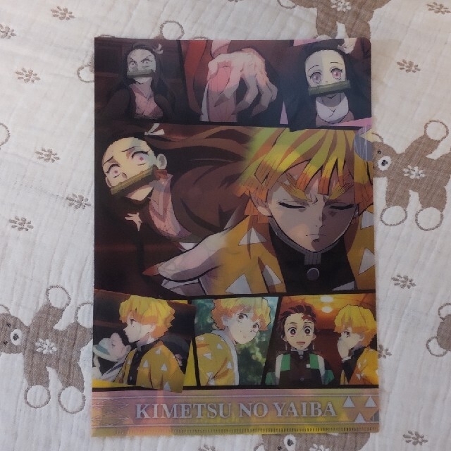 鬼滅の刃 クリアファイル3枚 キーホルダー１個 エンタメ/ホビーのおもちゃ/ぬいぐるみ(キャラクターグッズ)の商品写真
